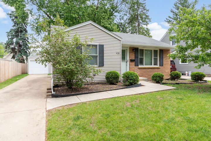 Property Photo: 428 Ingleside Avenue IL 60506