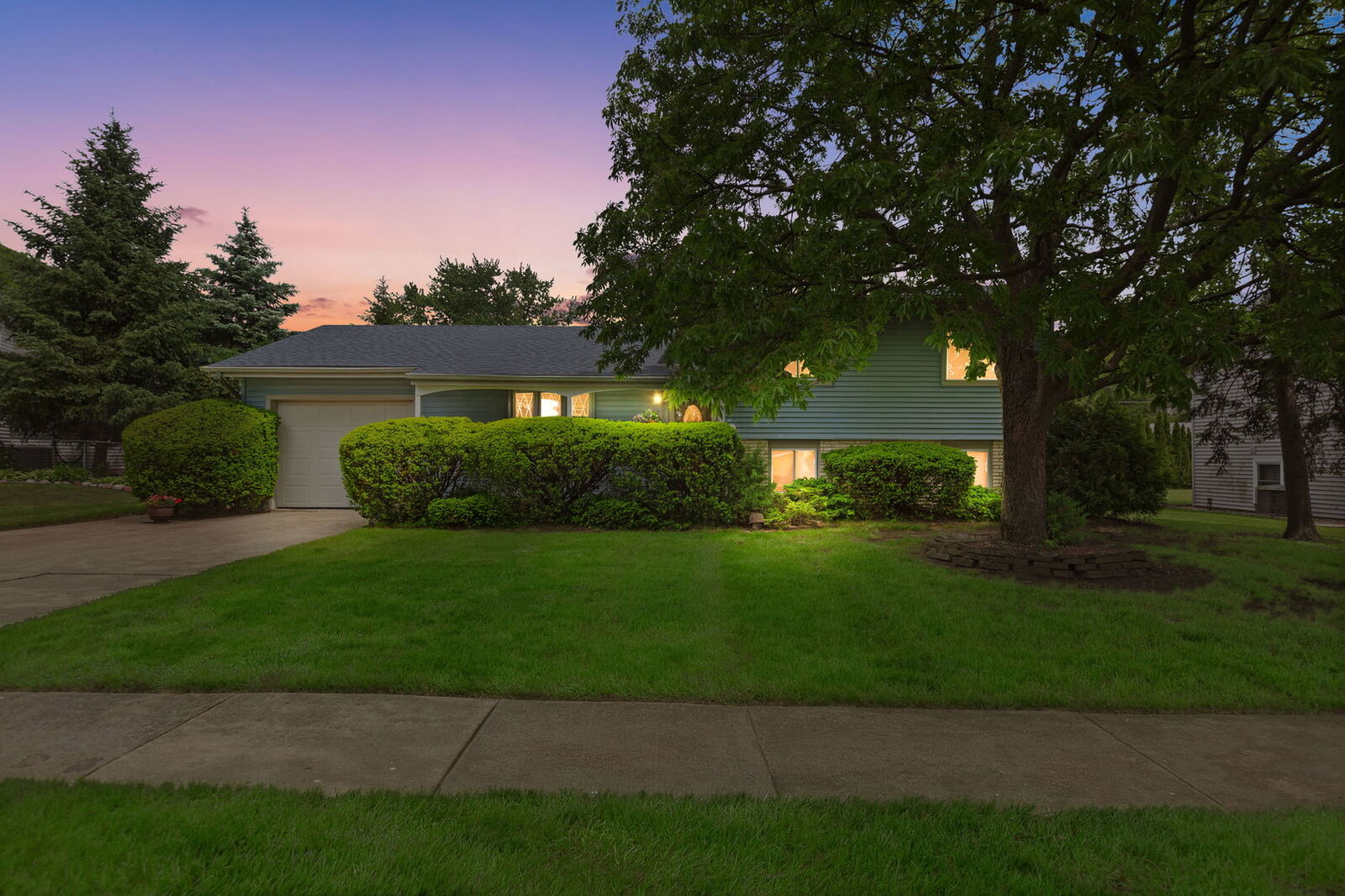 Property Photo:  3206 Wren Lane  IL 60008 