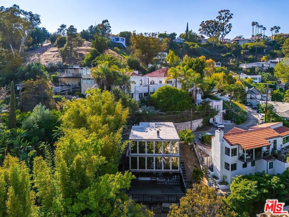 Property Photo: 2274 Vasanta Way CA 90068