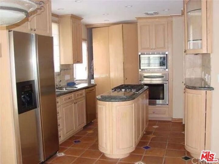 Property Photo: 7024 Kittyhawk Avenue CA 90045