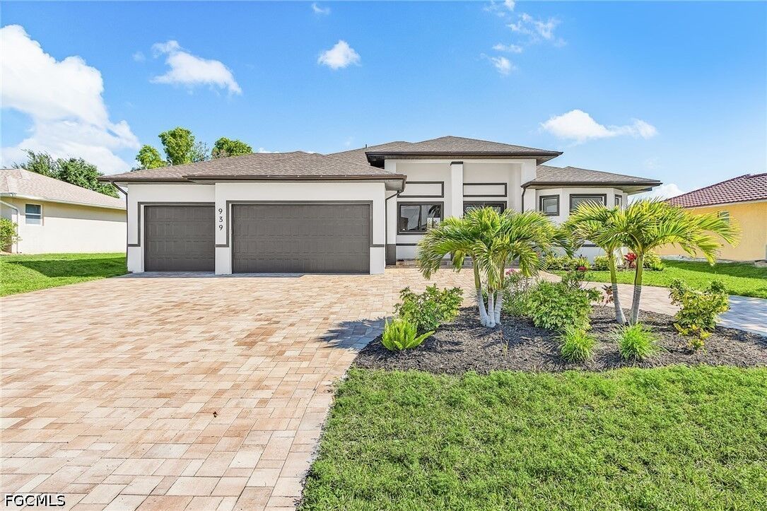 Property Photo:  939 Mohawk Parkway  FL 33914 