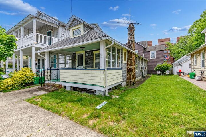 Property Photo:  68 Franklin Avenue  NJ 07756 