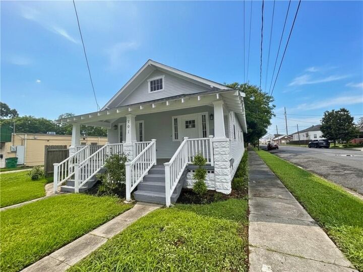 Property Photo:  701 Frankilin Avenue  LA 70053 