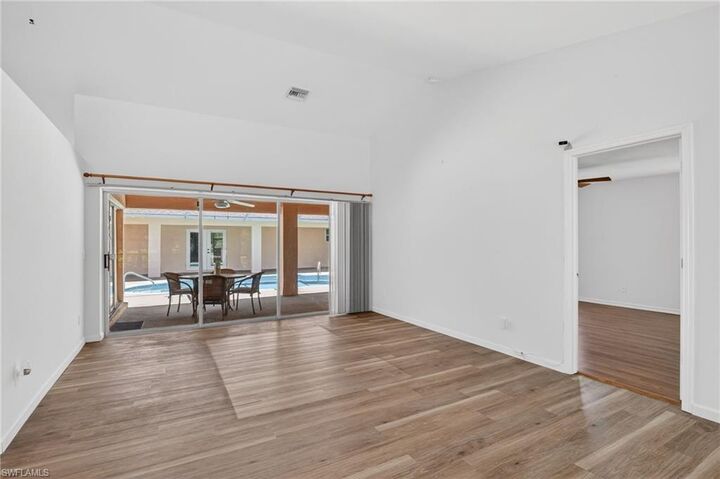 Property Photo: 590 6th St NE FL 34120