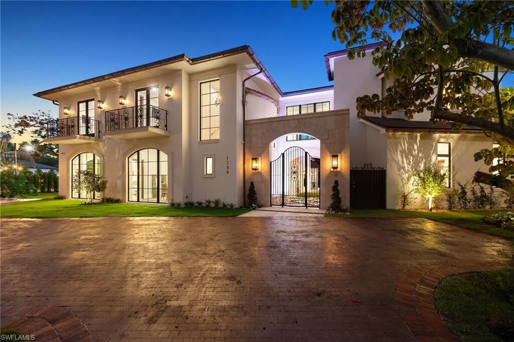 Property Photo:  1598 Nautilus Rd  FL 34102 