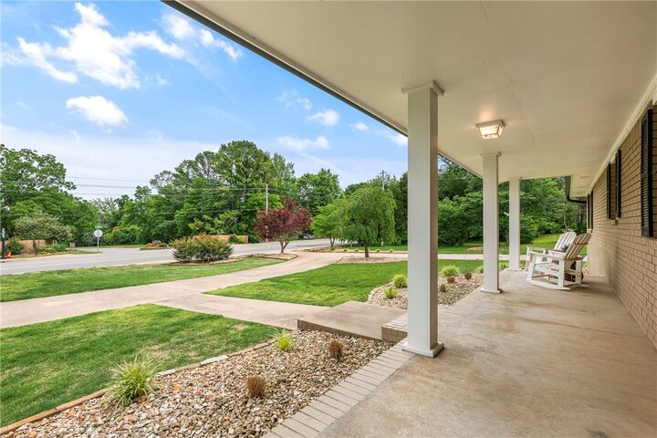Property Photo:  1609 SW 2nd Street  AR 72712 