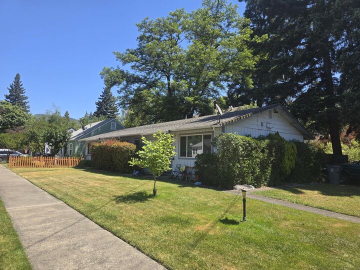 Property Photo:  703 NW 2nd Street  OR 97526 