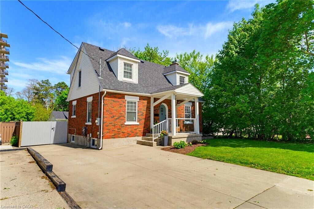 Property Photo:  45 Middleton Street  ON N1S 2R2 