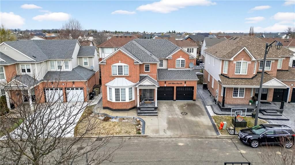 Property Photo:  207 Arthur Fach Drive  ON N1T 2G2 