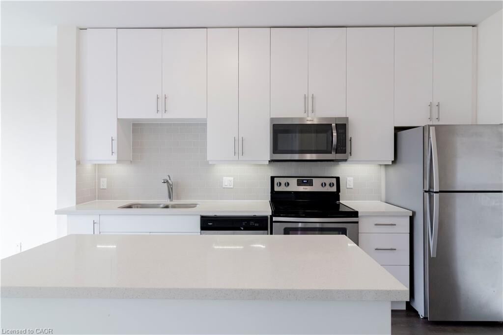 Property Photo:  690 King Street W 514  ON N2G 0B9 