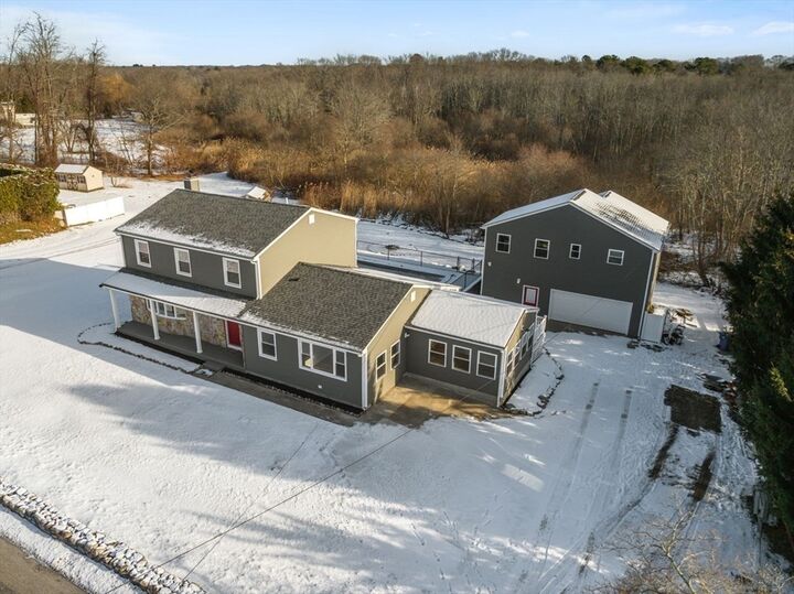 Property Photo:  36 Kinnicutt Ave  RI 02885 