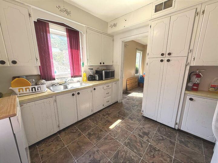 Property Photo: 821 14 Street S AB T1J 2Y6