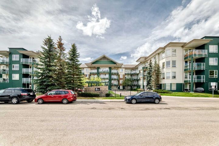 Property Photo: 3111 34 Avenue NW 410 AB T3R 1X8