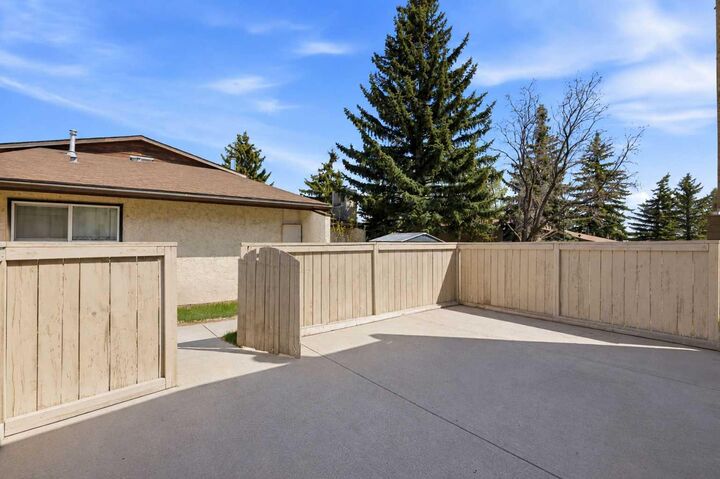 Property Photo: 5404 10 Avenue SE 209 AB T2A 5G4
