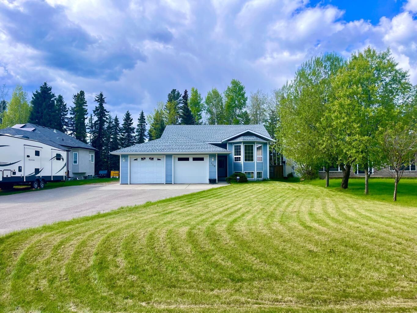 Property Photo: 166 Hallam Drive AB T7V 2C3