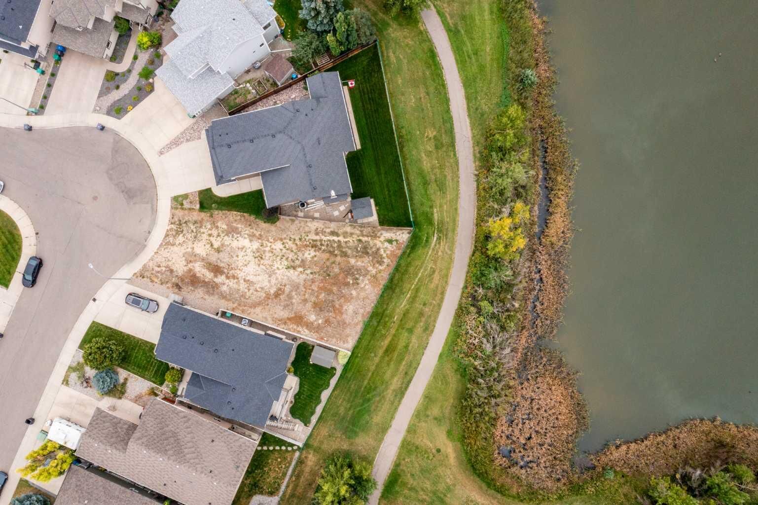 Property Photo:  468 Mt Sunburst Cres W  AB T1K 2S6 