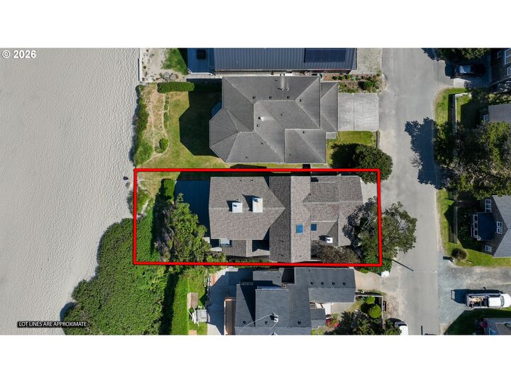 Property Photo:  1360 Pacific St  OR 97110 