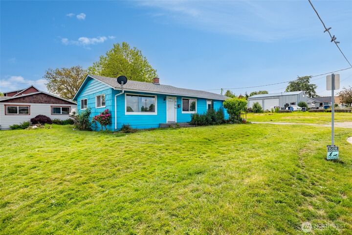 Property Photo:  1605  20th Street  WA 98221 