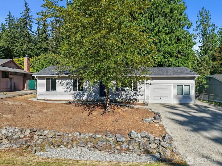 Property Photo:  936  210th Avenue NE  WA 98074 