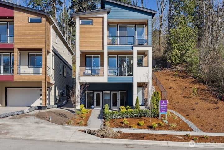 Property Photo:  4004  Aberdeen Way NE  WA 98056 
