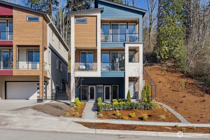 Property Photo:  4004  Aberdeen Way NE  WA 98056 