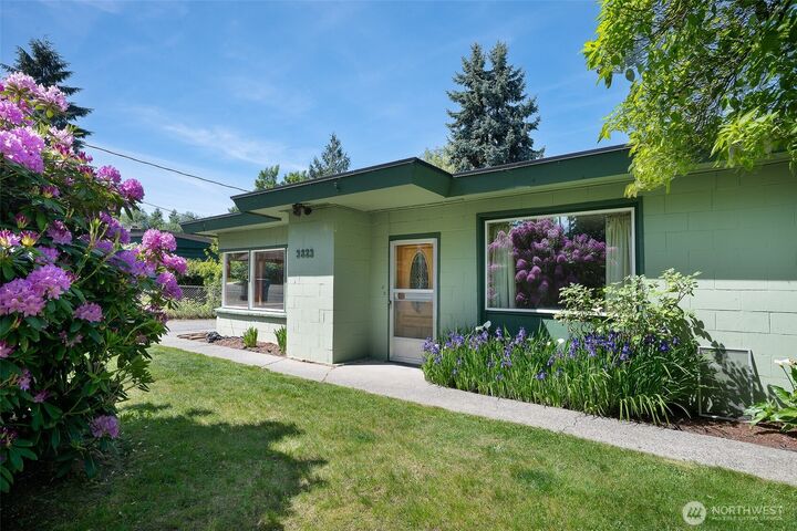 Property Photo:  3823  214th Street SW  WA 98036 