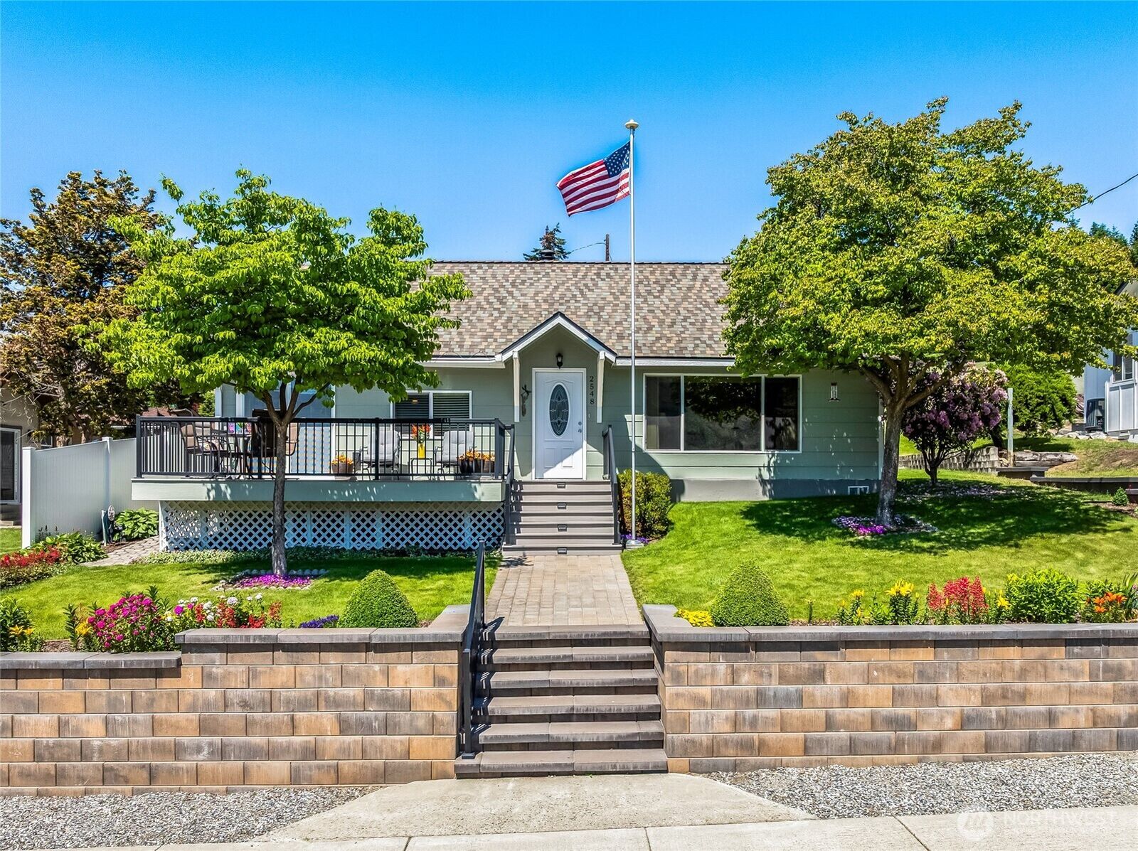Property Photo:  2548  Entiat Way  WA 98802 