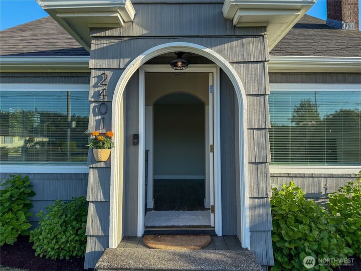 Property Photo: 2401 Aberdeen Avenue WA 98520