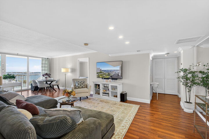 Property Photo: 1801 S Flagler Drive 1104 FL 33401