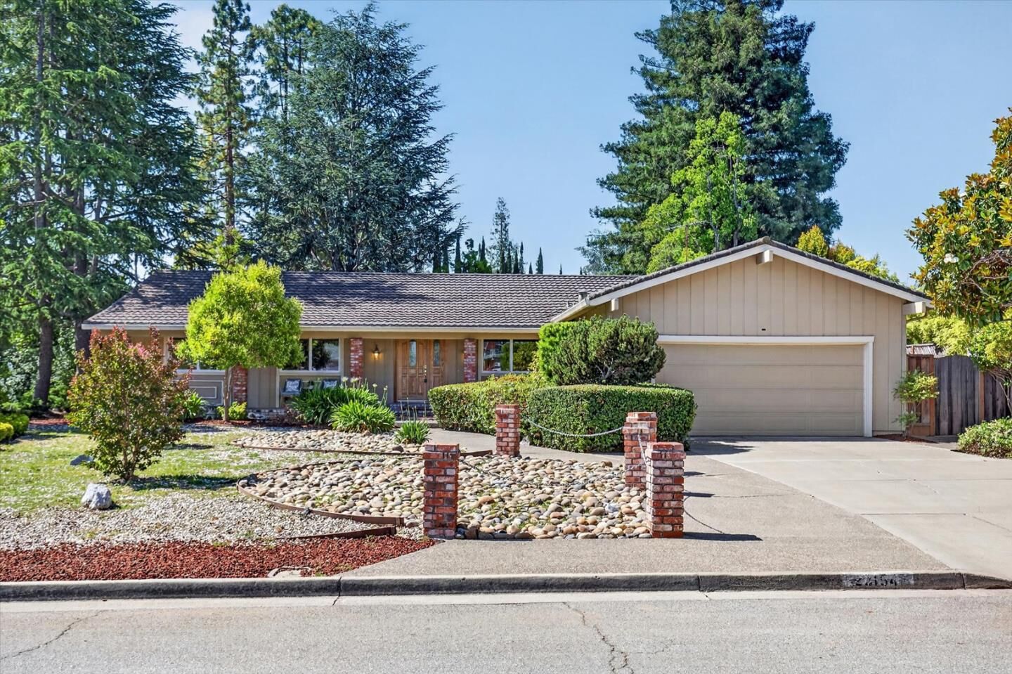Property Photo: 20154 Knollwood Drive CA 95070