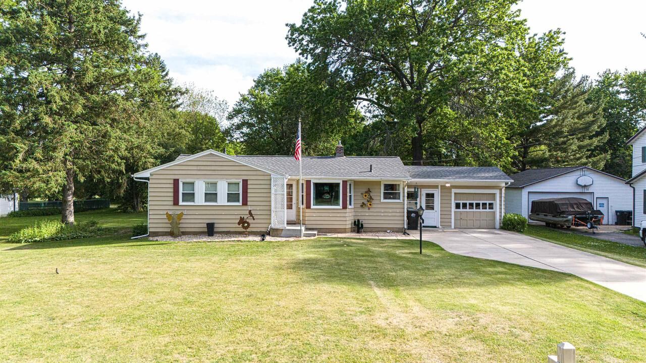 Property Photo:  2530 White Oaks Drive  WI 53511 