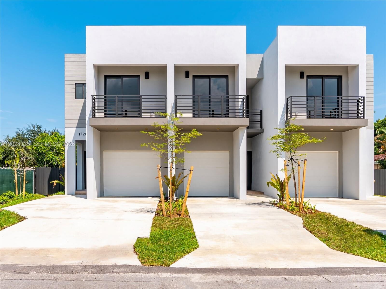 Property Photo: 1118 NE 10th Ave 1118 FL 33304