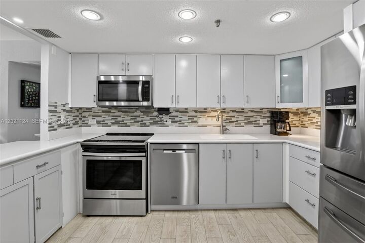 Property Photo:  20515 E Country Club Dr 2248  FL 33180 