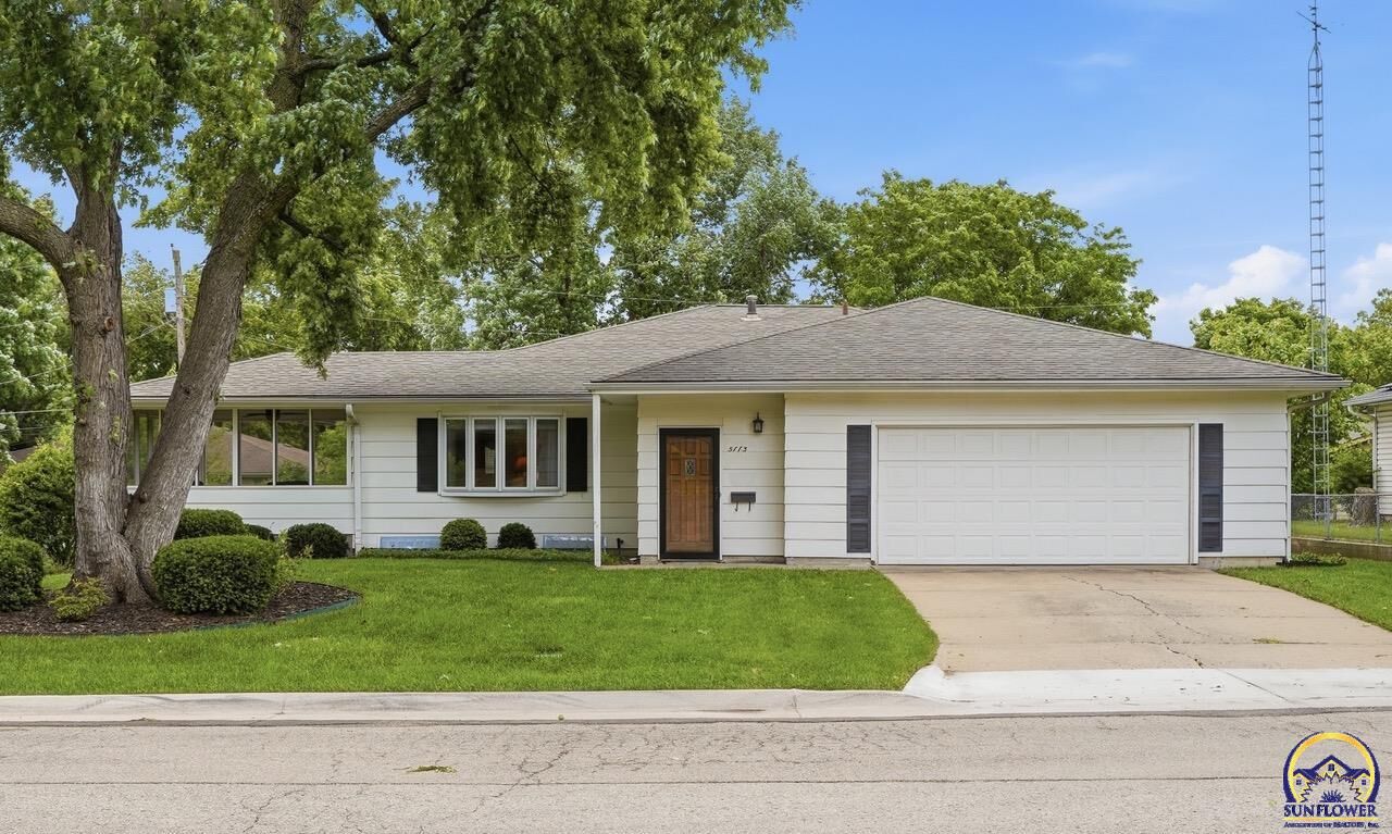 Property Photo:  5113 SW 26th Ter  KS 66614 