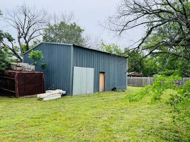 Property Photo:  1028 E Vine Street  OK 74023 