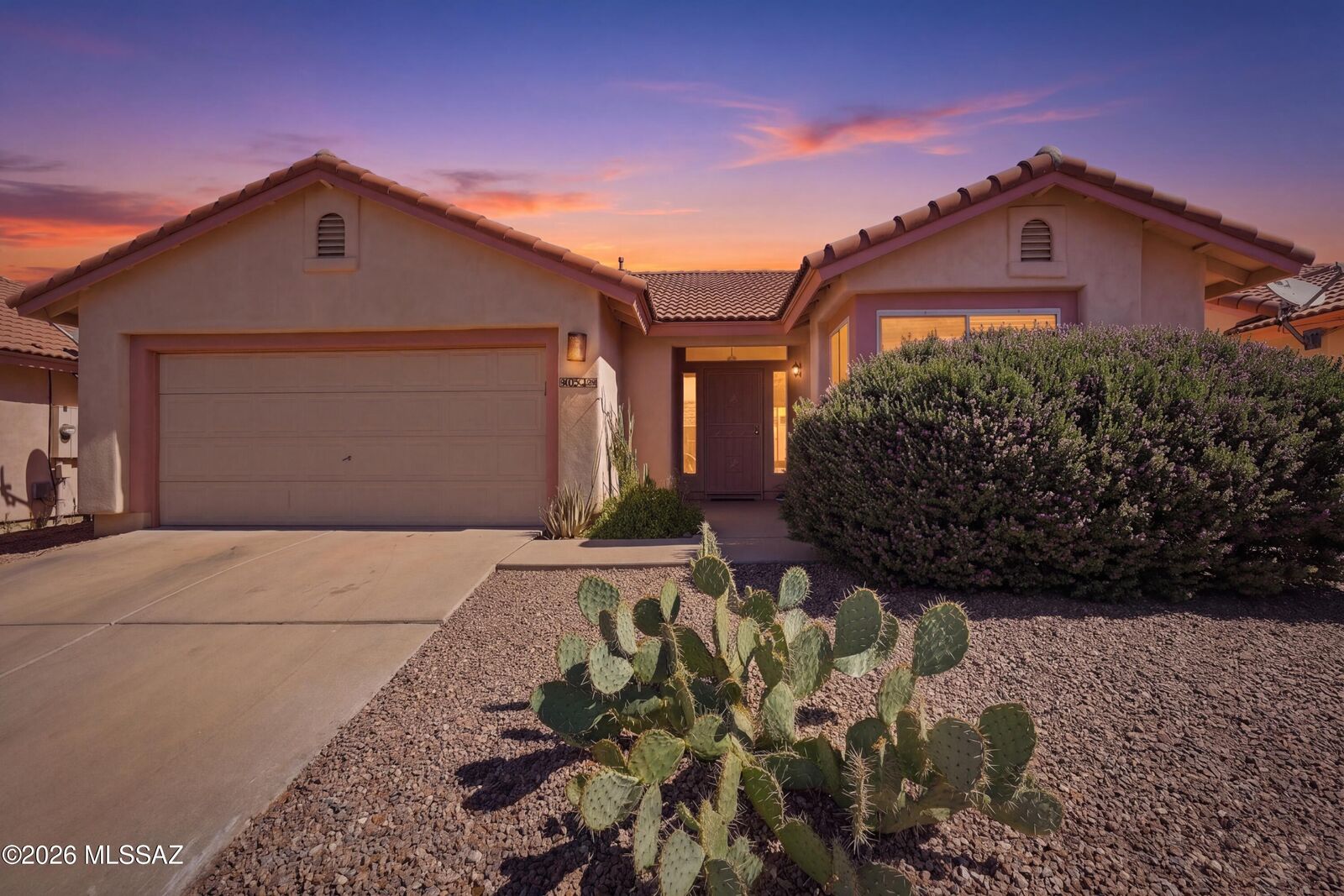 Property Photo: 3024 W Sun Ranch Trail AZ 85742