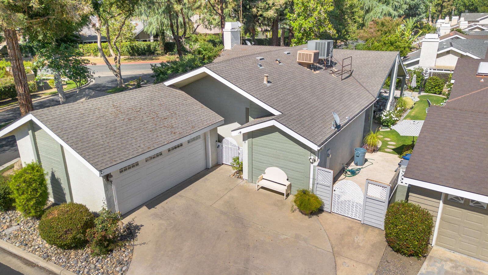 Property Photo:  1421 E Castleview Drive  CA 93292 