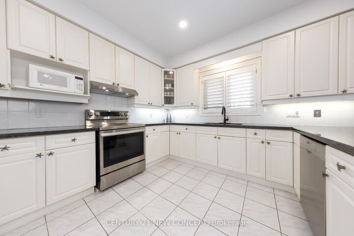 Property Photo: 38A Avonlea Place ON L4B 3N8