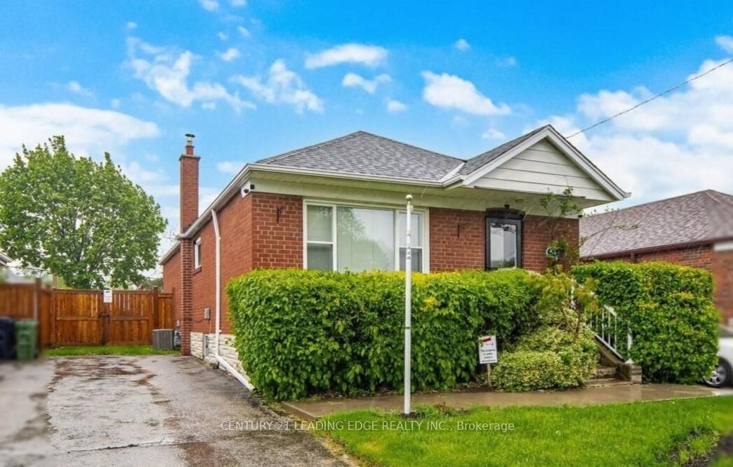 Property Photo:  54 Lewiston Road  ON M1P 1X9 