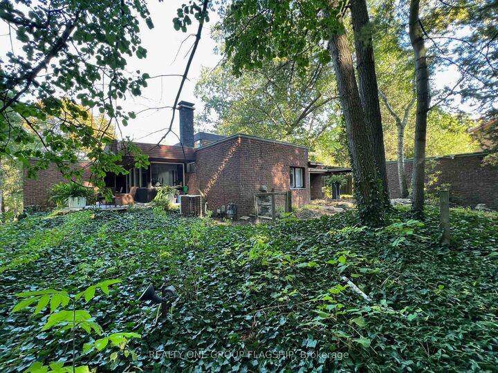 1379 Clarkson Road N — photo 1