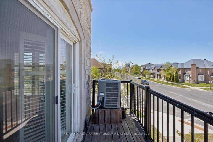 Property Photo: 2067 Bur Oak Avenue 3 ON L6E 0C6