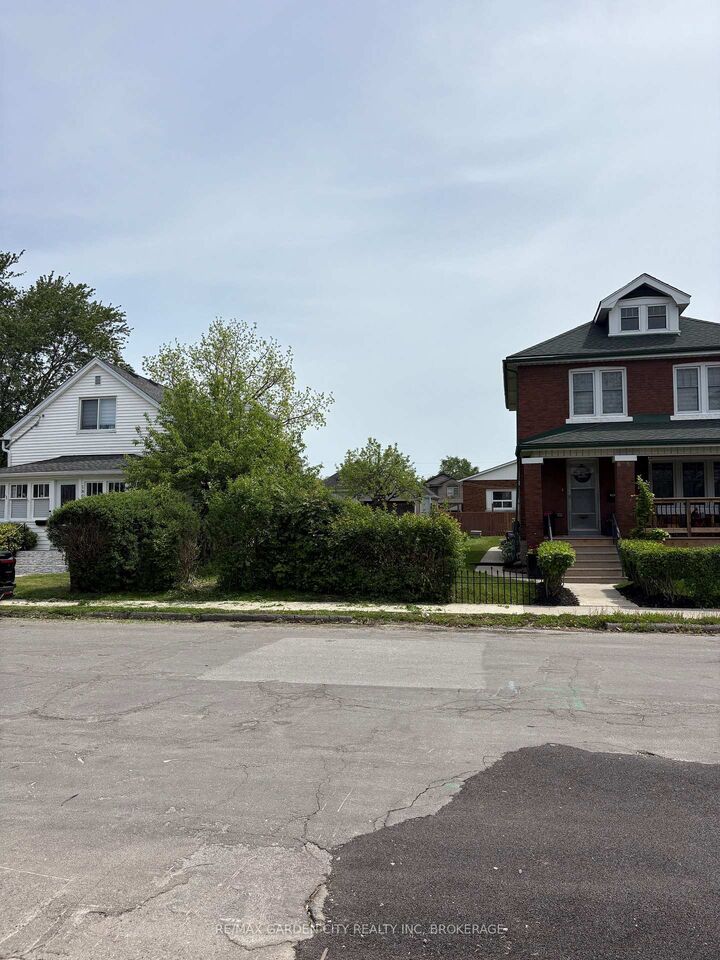 190 McAlpine Avenue S — photo 1