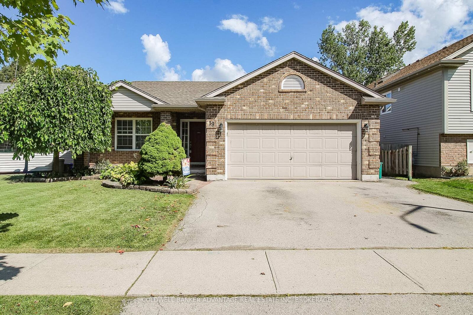 Property Photo: 19 Windle Village Crescent ON L2V 4Z6