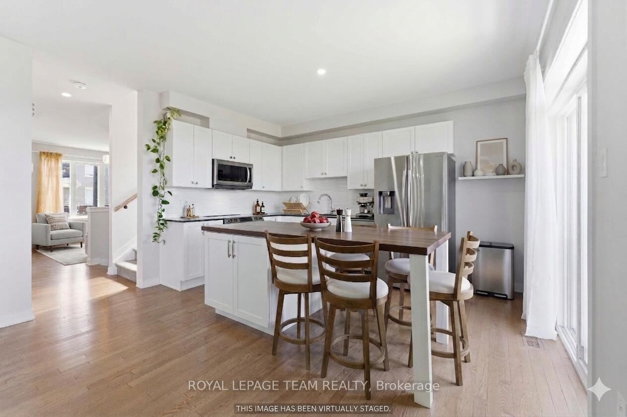 Property Photo: 3048 Travertine Way ON K2J 6W9