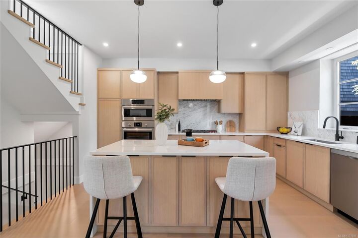 Property Photo: 2590 Penrhyn St #5 BC V8N 1G3