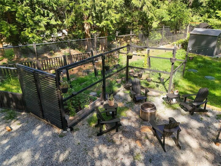 Property Photo: 506 Bluff Way BC V0N 2J2