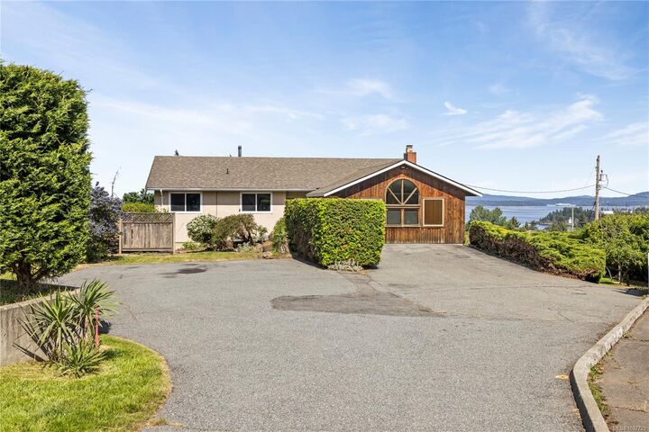 Property Photo: 9921 Echo Hts BC V0R 1K2