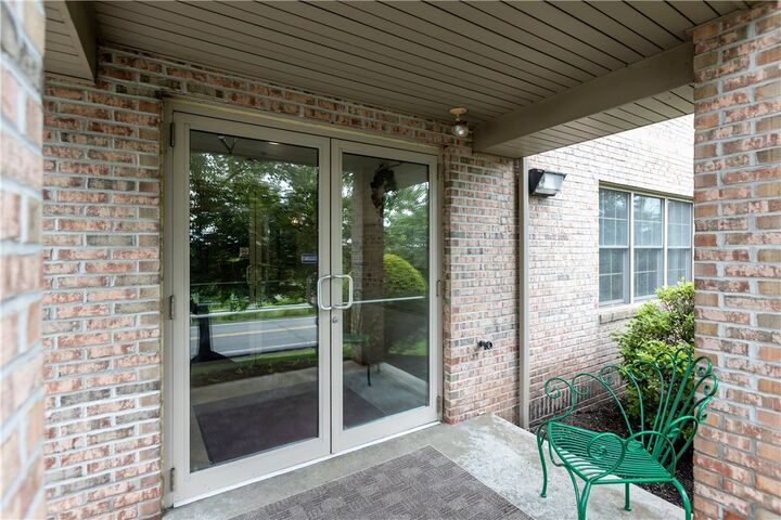 Property Photo: 1 Coraopolis Rd 300 PA 15108