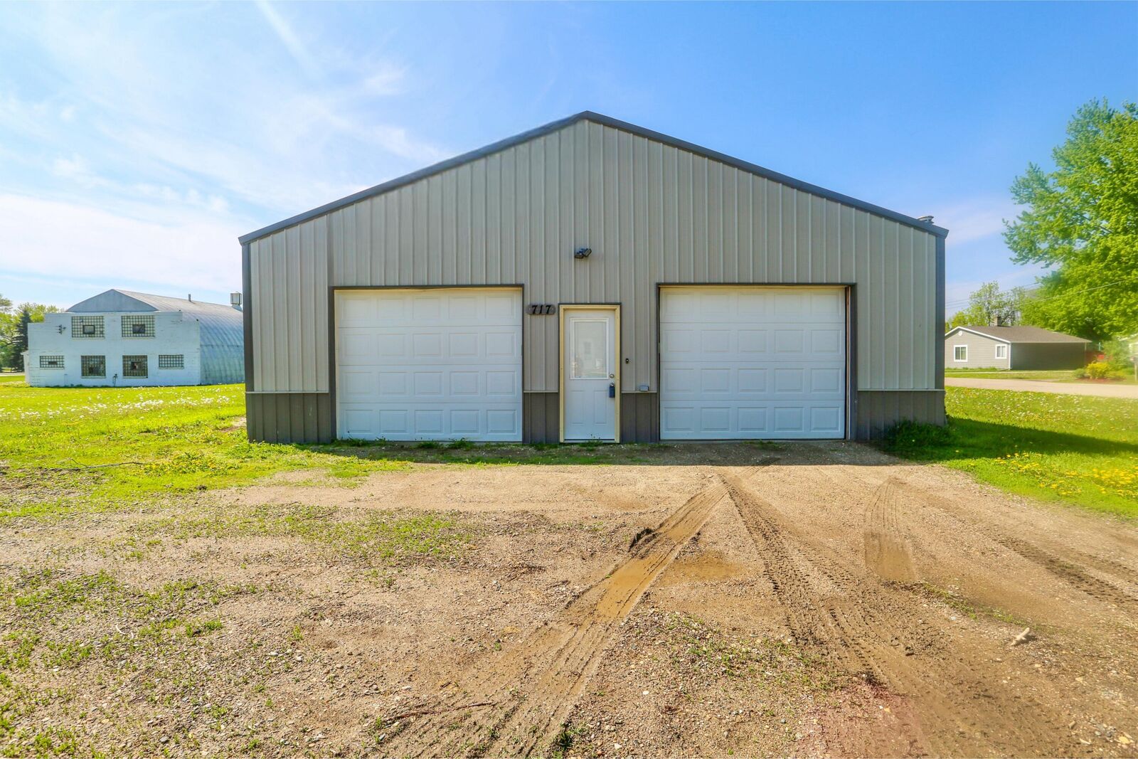 Property Photo:  717 4th Avenue  SD 57451 