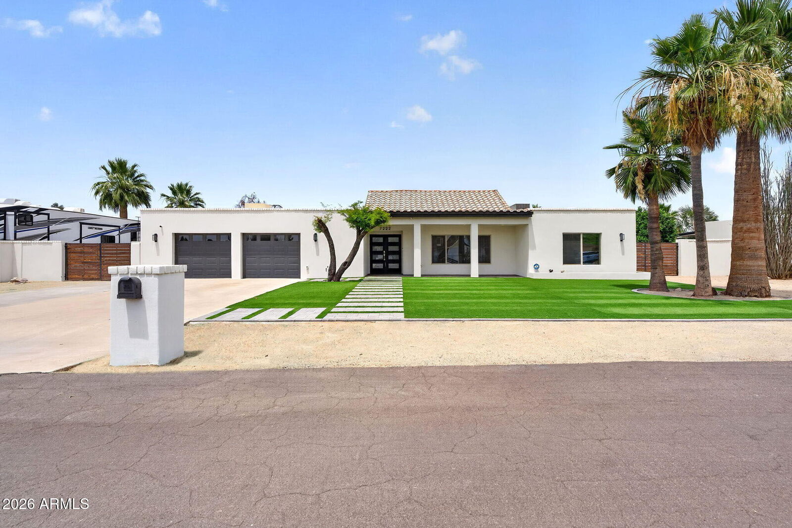 Property Photo: 7222 W John Cabot Road AZ 85308